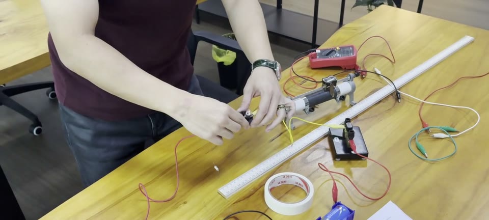 An Eclat practical session with a student assembling a Physics circuit